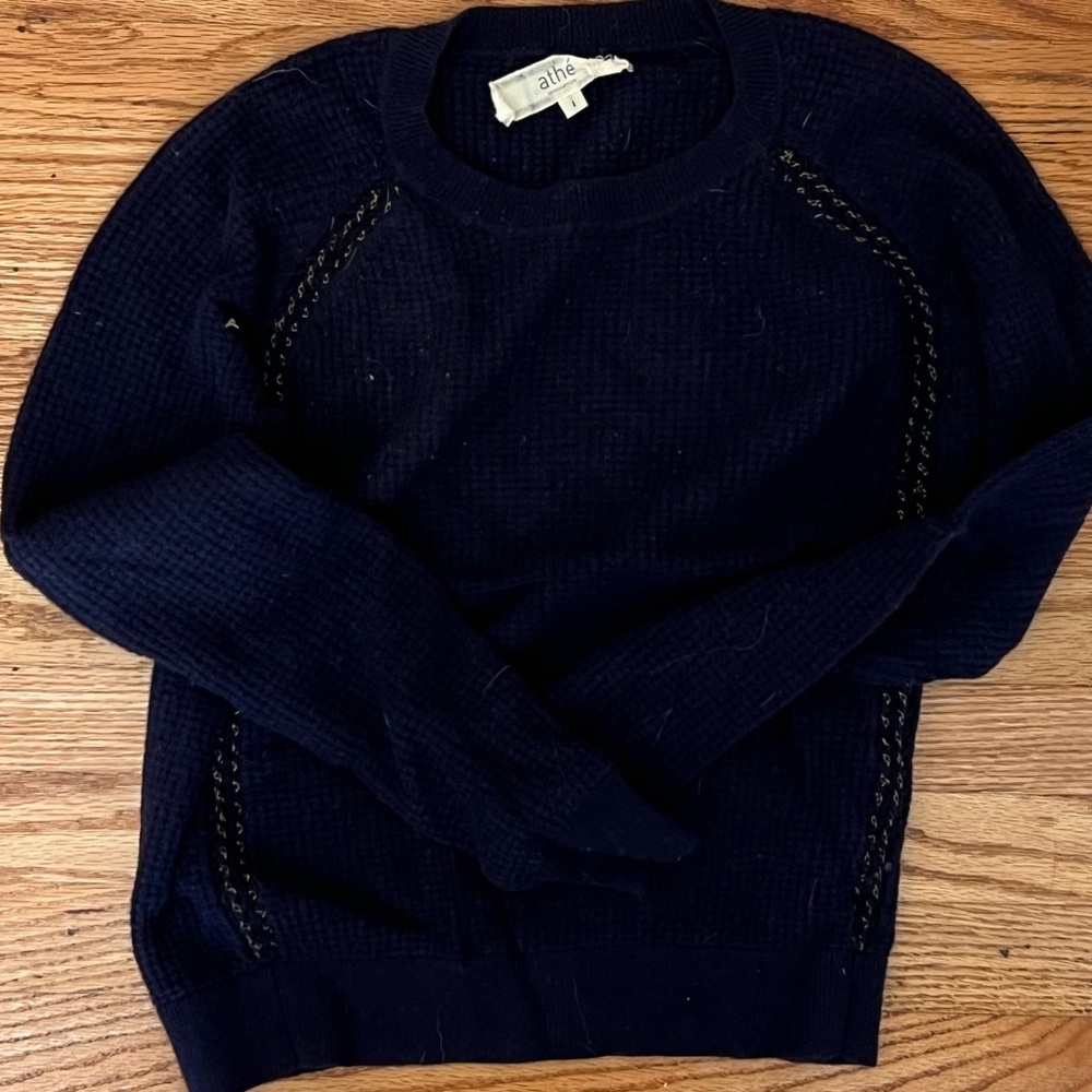 Navy blue sweater with chain details on the side